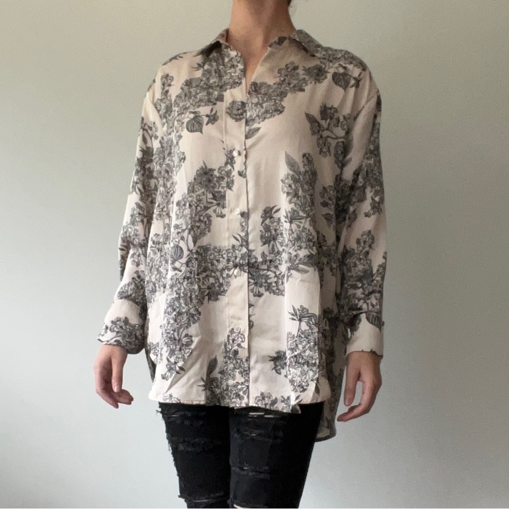 Peach and black satin pajama style satin top H&M size medium NWOT
